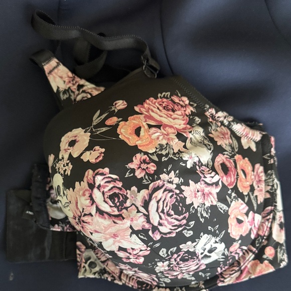 Elegant Black Floral Underwire Bra - Picture 2 of 3